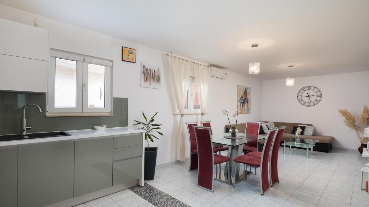 Solaris Holiday Home - Private Pool Stanici Dış mekan fotoğraf