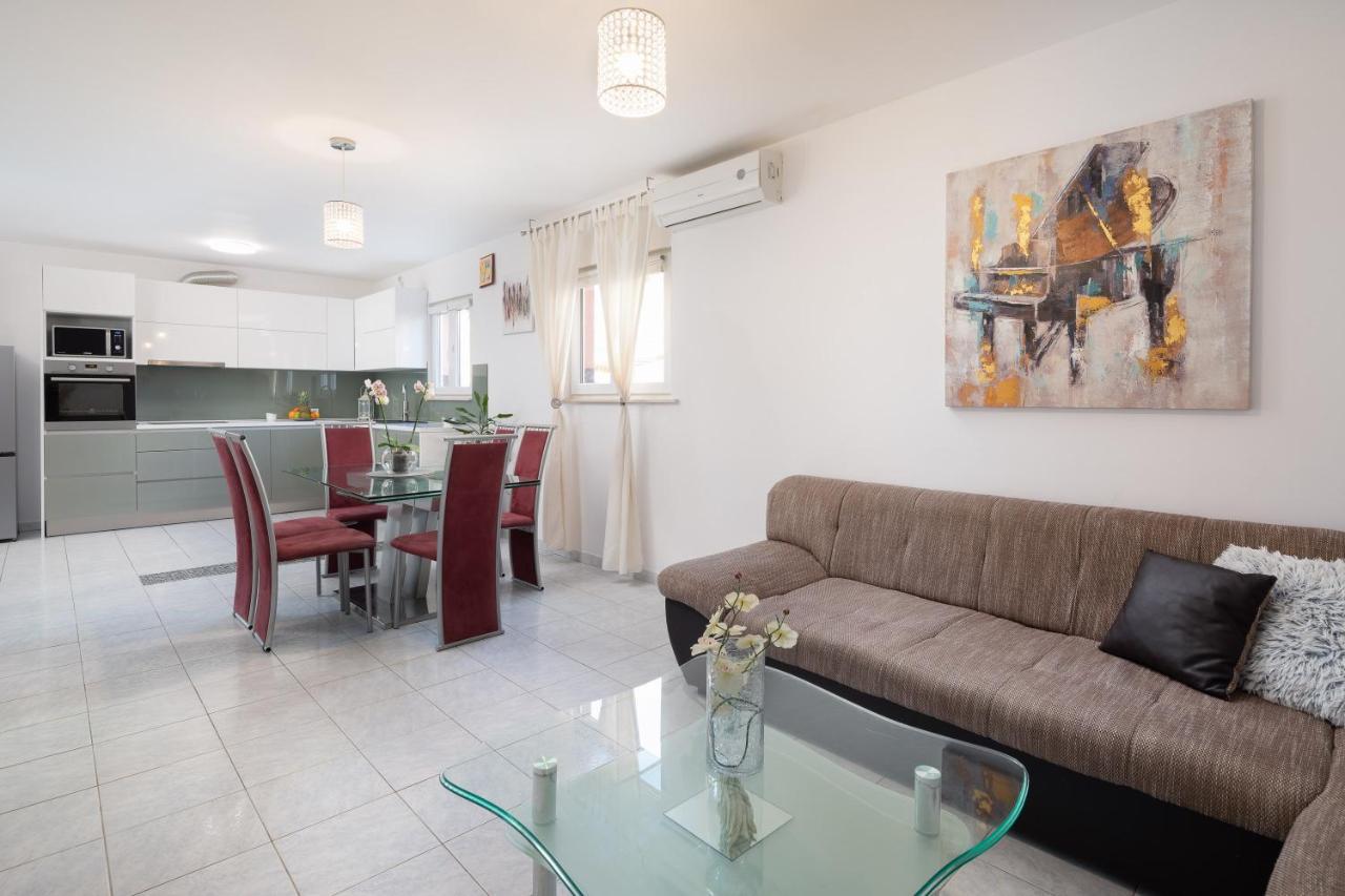 Solaris Holiday Home - Private Pool Stanici Dış mekan fotoğraf