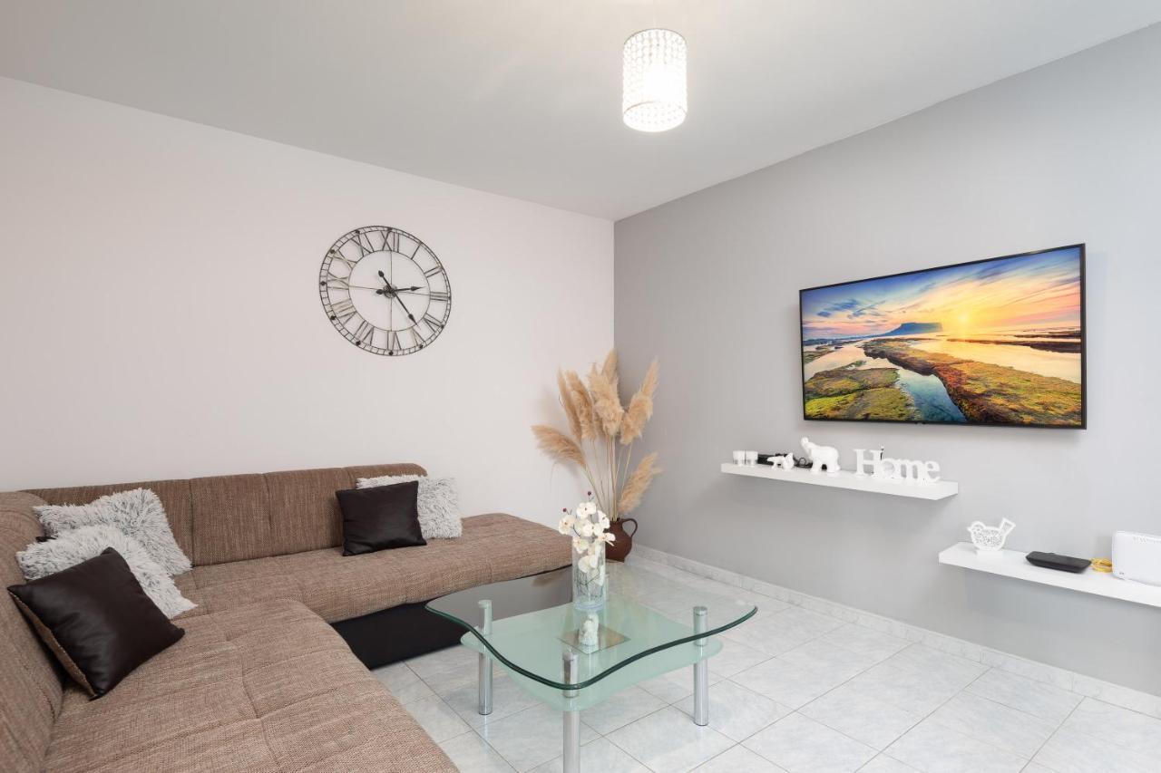 Solaris Holiday Home - Private Pool Stanici Dış mekan fotoğraf